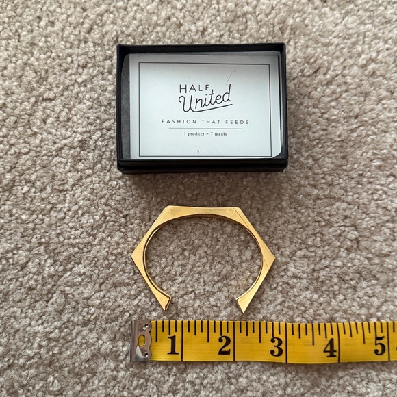 Half United cuff bracelet - Picture 5 of 5